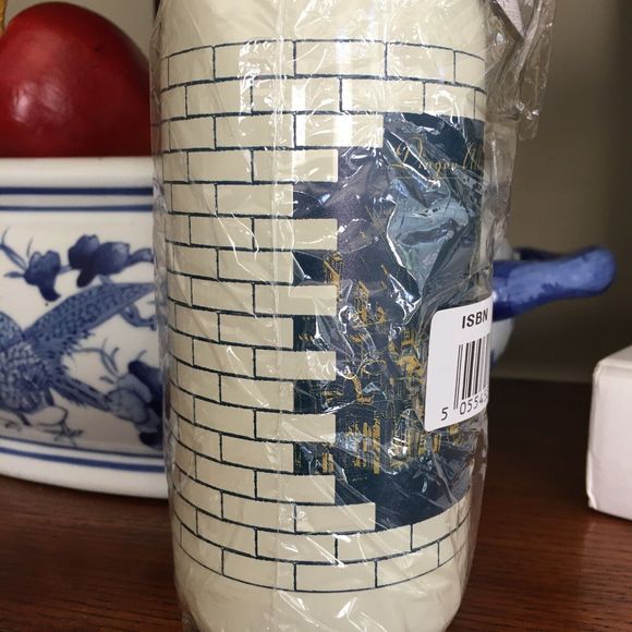 NWT Harry Potter Wizarding World Diagon Alley Embossed Stainless Steel Bottle - Picture 7 of 10